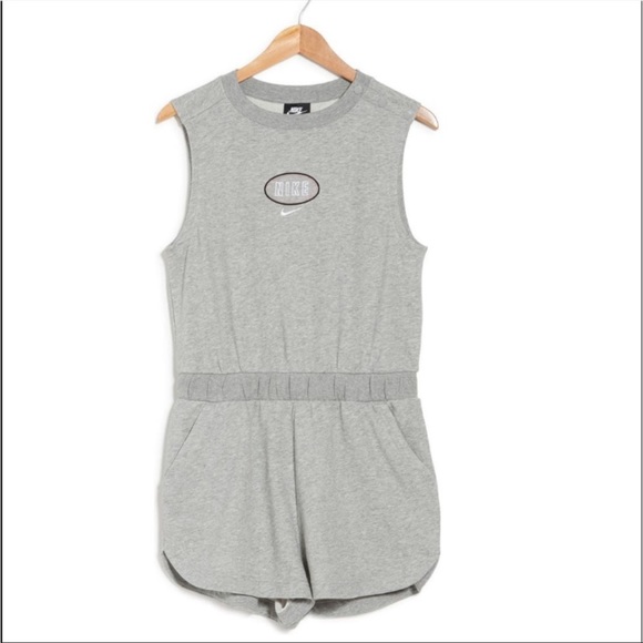 NWT Nike Women’s Sportswear Sleeveless Varsity Romper in Gray Size 1X - Picture 3 of 16
